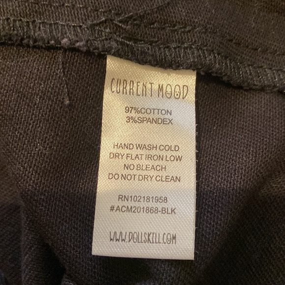 Black skirt with silver detail - Picture 4 of 4